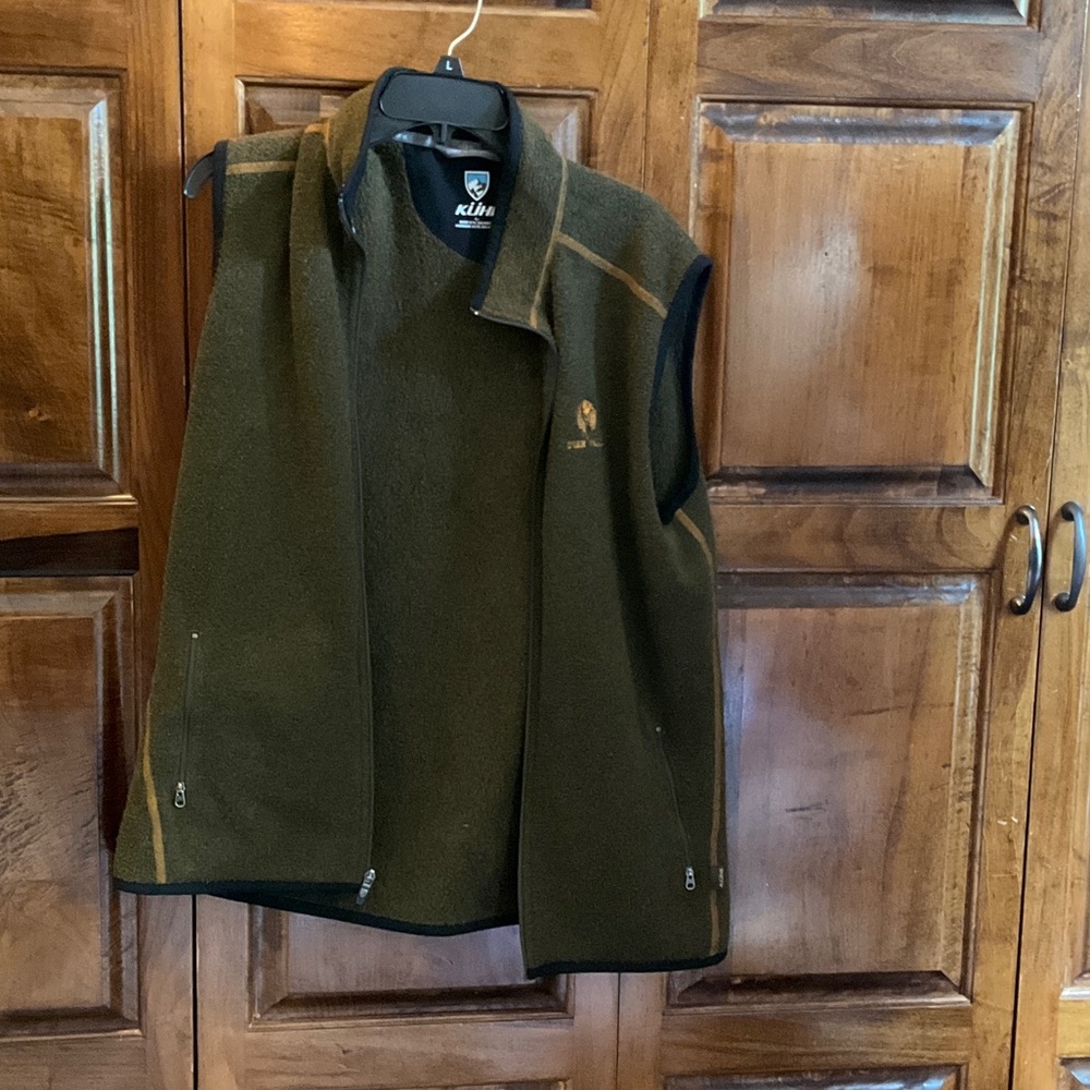 KUIU Men's Olive Fleece Vest with Zip Pockets